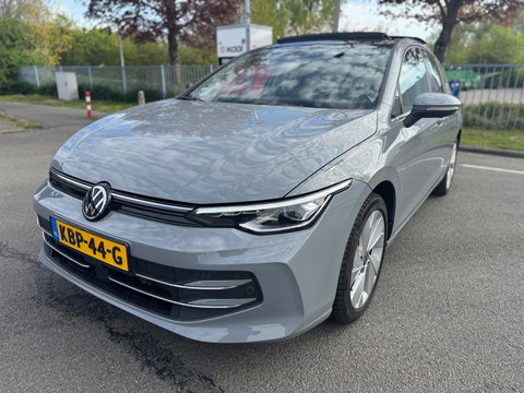 Volkswagen Golf 1.5 eTSI DSG Panorama Camera facelift HUD Memory