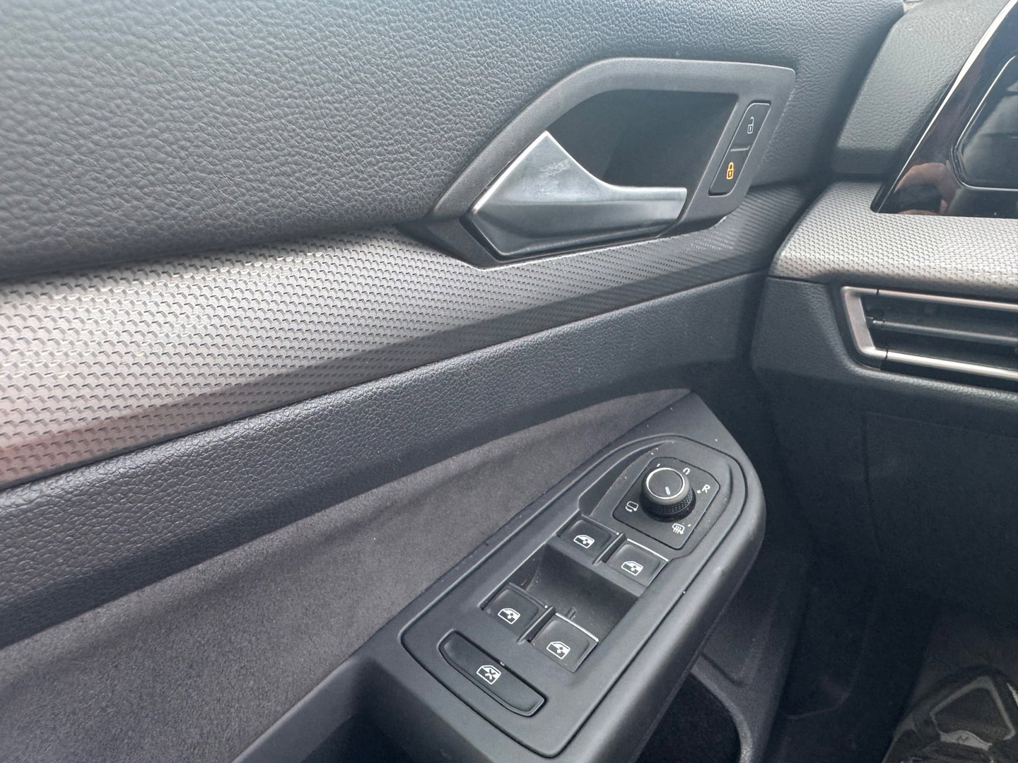 Volkswagen Golf 1.5 eTSI DSG Panorama Camera facelift HUD Memory