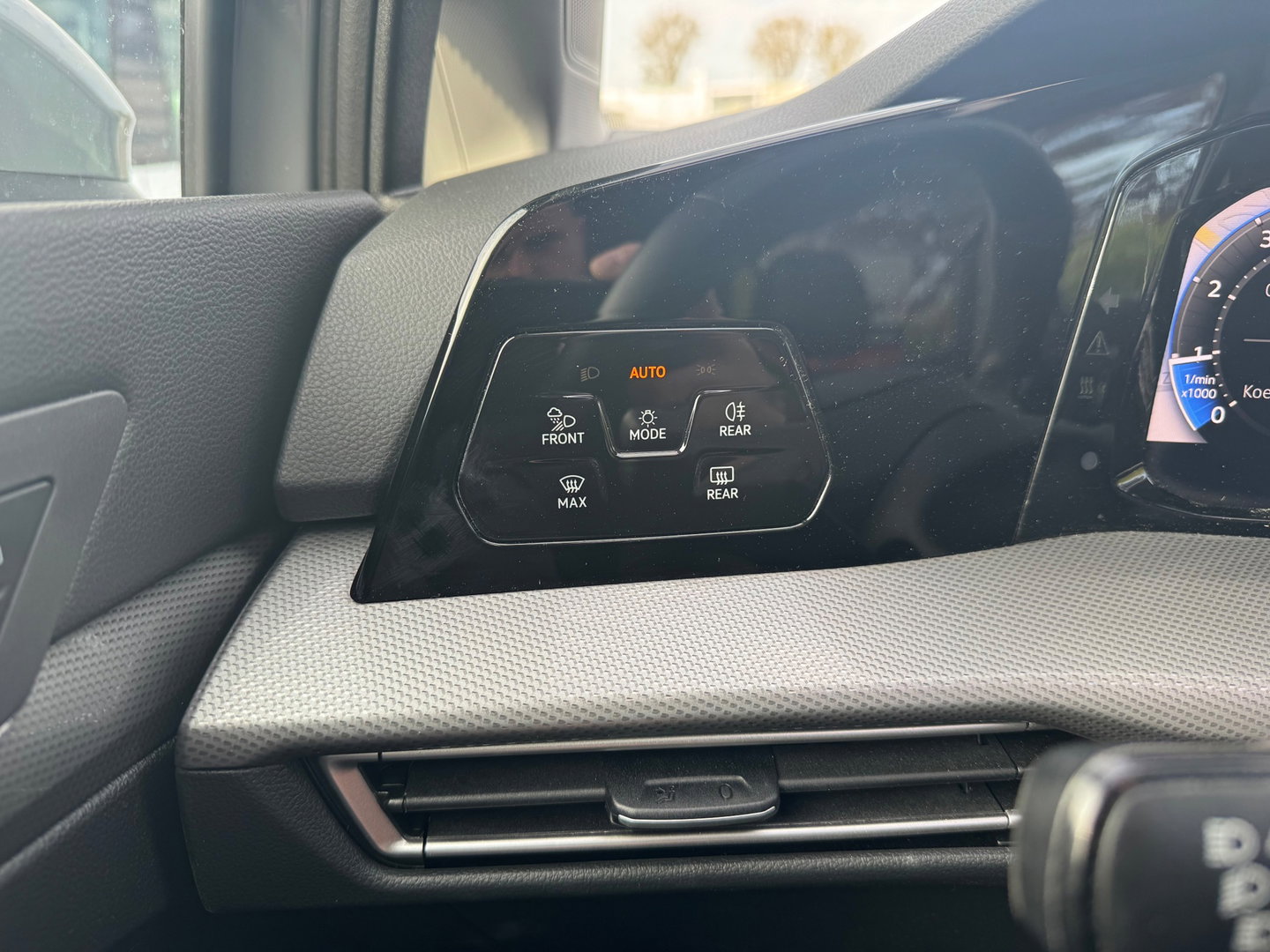 Volkswagen Golf 1.5 eTSI DSG Panorama Camera facelift HUD Memory