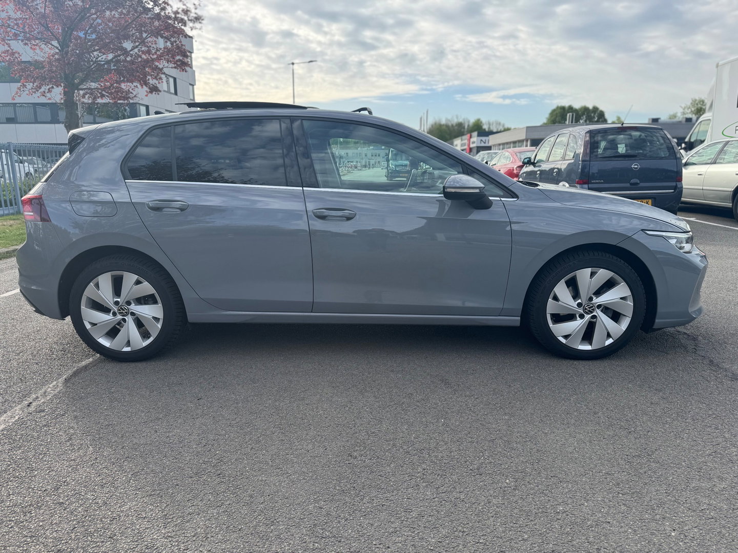 Volkswagen Golf 1.5 eTSI DSG Panorama Camera facelift HUD Memory