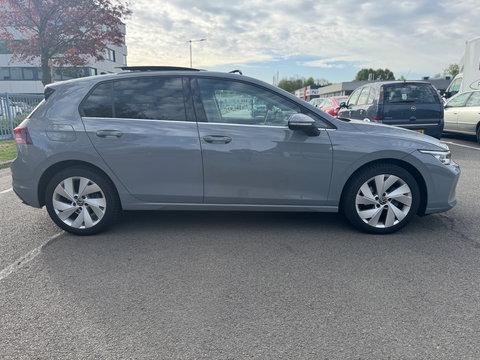 Volkswagen Golf 1.5 eTSI DSG Panorama Camera facelift HUD Memory