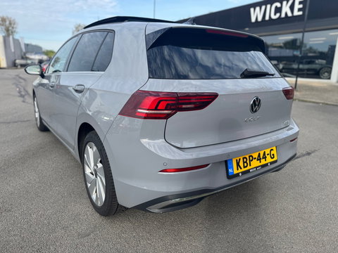 Volkswagen Golf 1.5 eTSI DSG Panorama Camera facelift HUD Memory