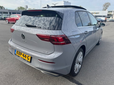 Volkswagen Golf 1.5 eTSI DSG Panorama Camera facelift HUD Memory