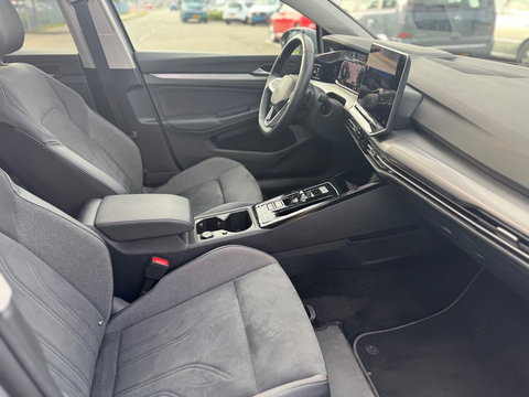 Volkswagen Golf 1.5 eTSI DSG Panorama Camera facelift HUD Memory