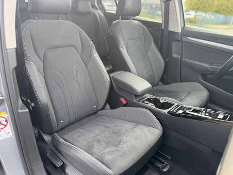 Volkswagen Golf 1.5 eTSI DSG Panorama Camera facelift HUD Memory