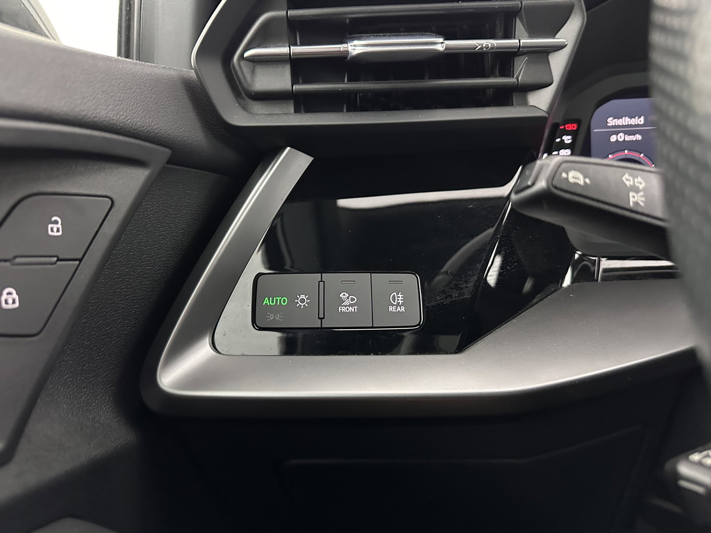 Audi A3 Limousine 35 TFSI S-Edition (INCL-BTW) Aut. *PANO | LEATHER-FABRIC | FULL-LED | AMBIENTLIGHT | SPORTSEATS | DIGI-COCKPIT | NAVI-FULLMAP | SHIFTPADDLES | DAB+ | CRUISE | PDC | 18"ALU*