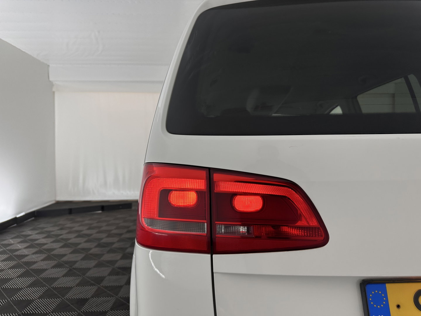 Volkswagen Touran 2.0 TDI Comfortline BlueMotion Aut. *AIRCO | CRUISE | CARPLAY | PDC | SIDE-BARS | PRIVACYGLASS | SHIFTPADDLES*