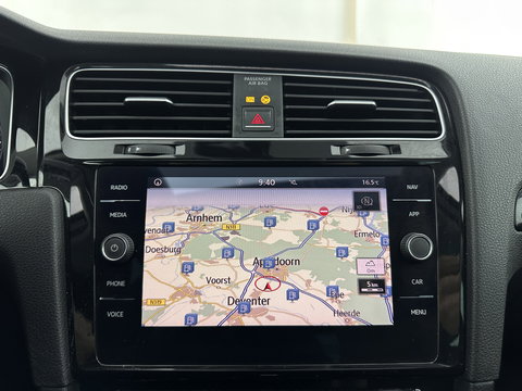 Volkswagen Golf 1.6 TDI R-Line Highline Business Aut. *PANO | MICROFIBRE | ADAPTIVE-CRUISE | DIGI-COCKPIT | HEATED-SPORTSEATS | PRIVACY-GLASS | NAVI-FULLMAP | ECC | PARKPILOT | 18''ALU*