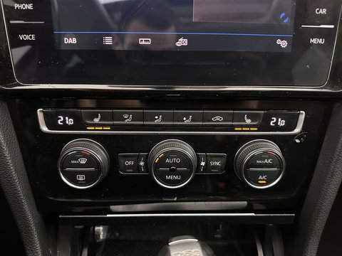 Volkswagen Golf 1.6 TDI R-Line Highline Business Aut. *PANO | MICROFIBRE | ADAPTIVE-CRUISE | DIGI-COCKPIT | HEATED-SPORTSEATS | PRIVACY-GLASS | NAVI-FULLMAP | ECC | PARKPILOT | 18''ALU*