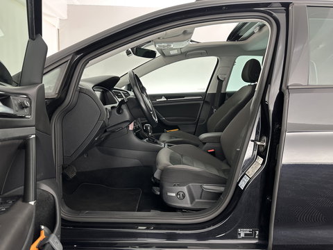 Volkswagen Golf 1.6 TDI R-Line Highline Business Aut. *PANO | MICROFIBRE | ADAPTIVE-CRUISE | DIGI-COCKPIT | HEATED-SPORTSEATS | PRIVACY-GLASS | NAVI-FULLMAP | ECC | PARKPILOT | 18''ALU*