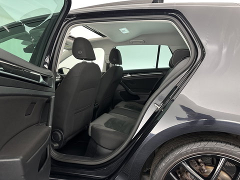 Volkswagen Golf 1.6 TDI R-Line Highline Business Aut. *PANO | MICROFIBRE | ADAPTIVE-CRUISE | DIGI-COCKPIT | HEATED-SPORTSEATS | PRIVACY-GLASS | NAVI-FULLMAP | ECC | PARKPILOT | 18''ALU*