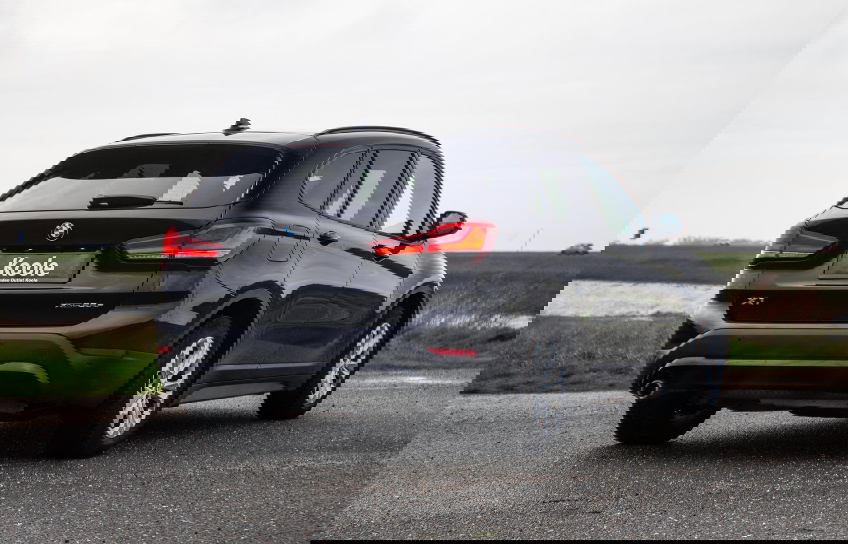 BMW X1 xDrive25e Executive CAMERA / CARPLAY / HEAD UP DISPLAY / LEDER / LED / CRUISE CONTROLE / STOELVERWARMING