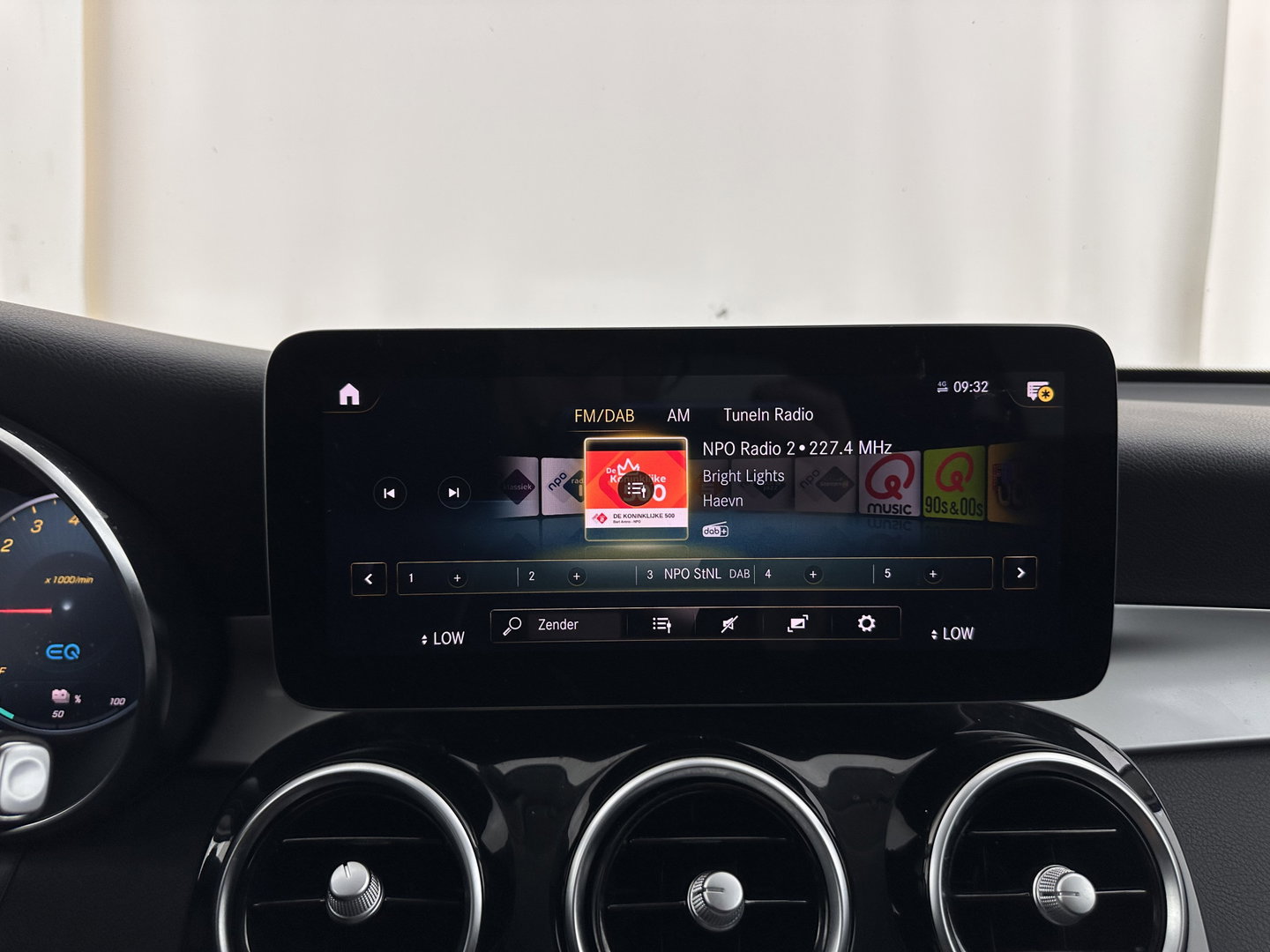 Mercedes-Benz GLC 300e 4MATIC Business Solution (IINCL.BTW) *LEATHER | FULL-LED | DIGI-COCKPIT | HEATED-SPORTSEATS | CAMERA | PRIAVACY-GLASS | NAVI-FULLMAP | ECC | PDC | CRUISE | 18''ALU*