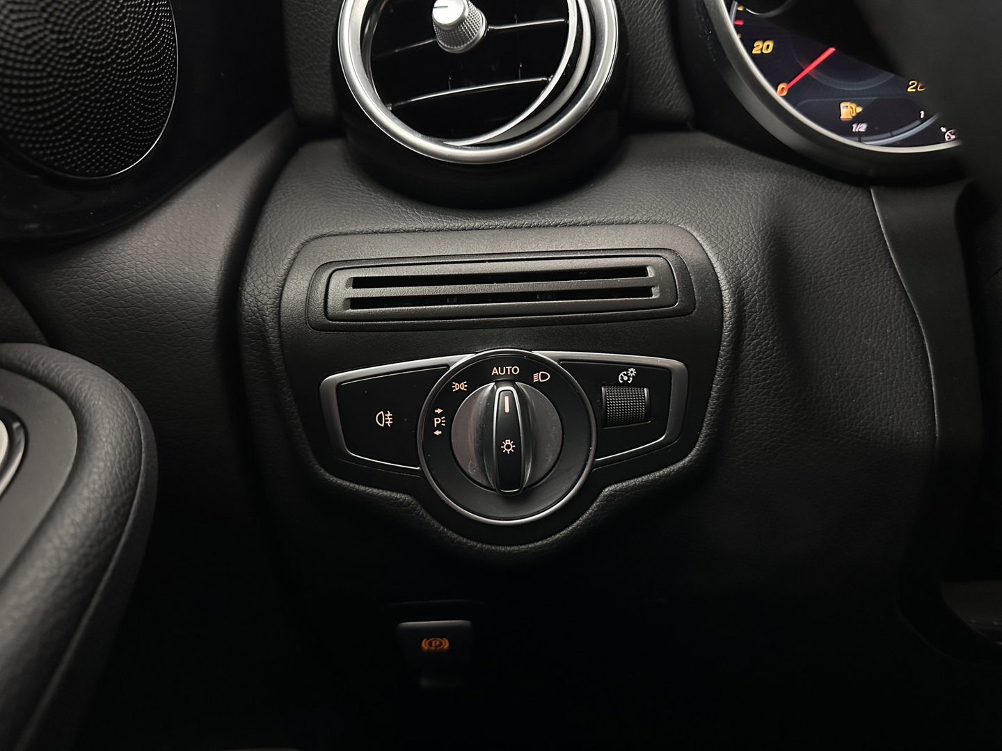 Mercedes-Benz GLC 300e 4MATIC Business Solution (IINCL.BTW) *LEATHER | FULL-LED | DIGI-COCKPIT | HEATED-SPORTSEATS | CAMERA | PRIAVACY-GLASS | NAVI-FULLMAP | ECC | PDC | CRUISE | 18''ALU*