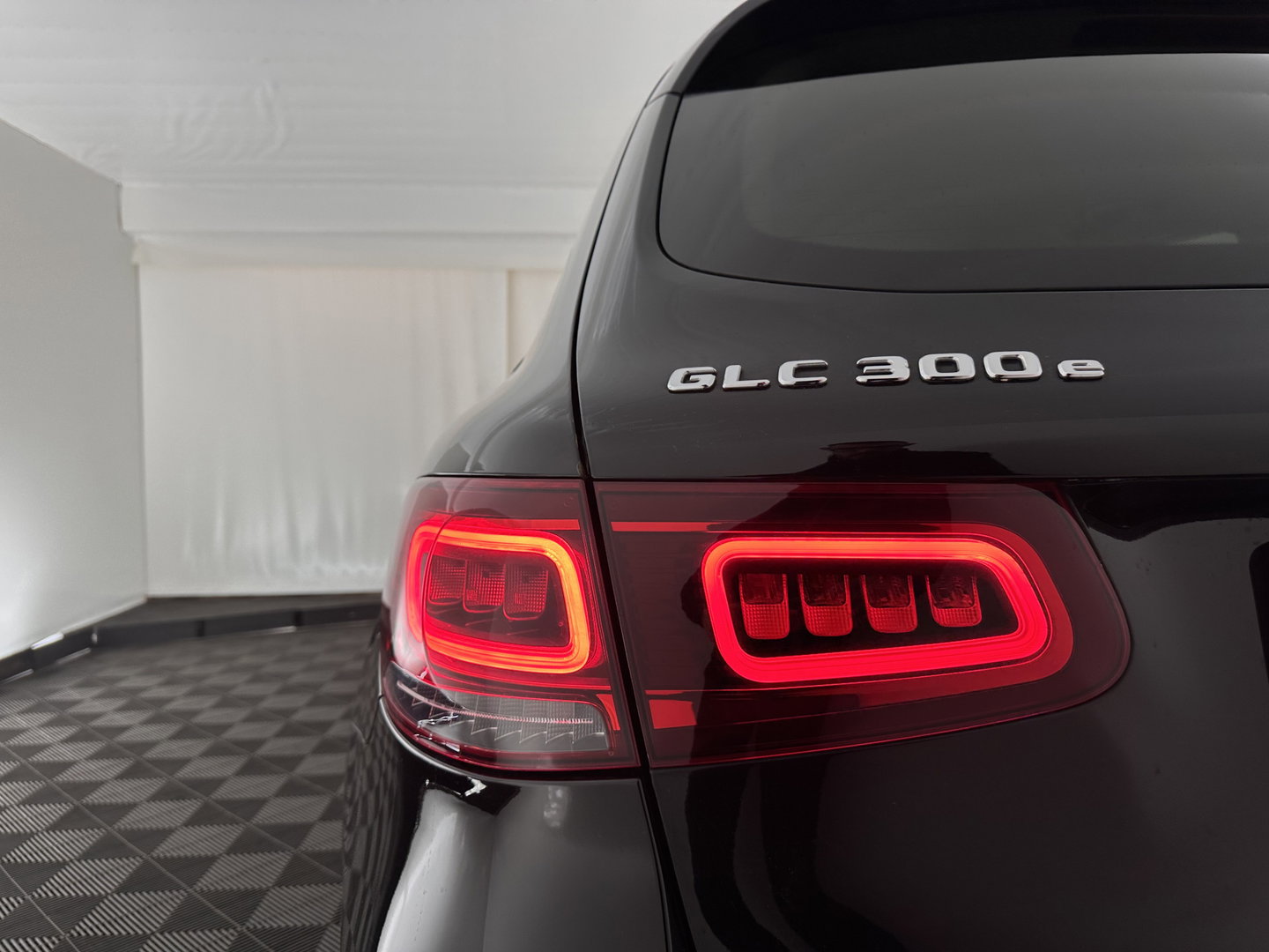 Mercedes-Benz GLC 300e 4MATIC Business Solution (IINCL.BTW) *LEATHER | FULL-LED | DIGI-COCKPIT | HEATED-SPORTSEATS | CAMERA | PRIAVACY-GLASS | NAVI-FULLMAP | ECC | PDC | CRUISE | 18''ALU*