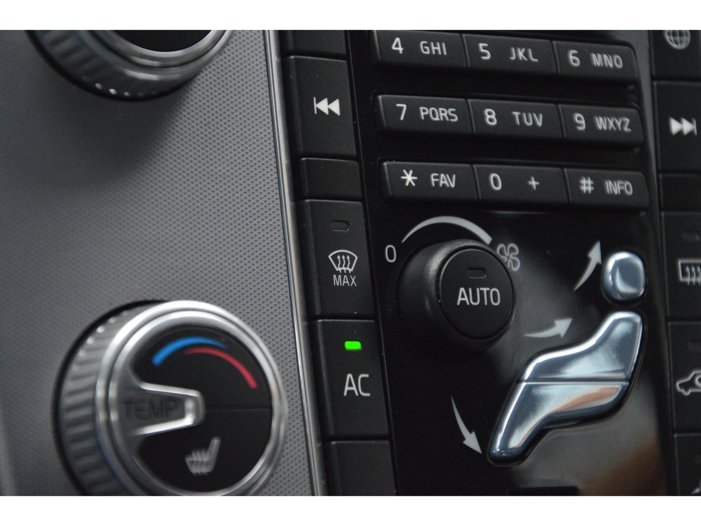 Volvo XC60 T5 AWD Inscription | Trekhaak 2000KG | Dealer onderhouden | Stoelverwarming | Leer | Cruise Control | Bluetooth |