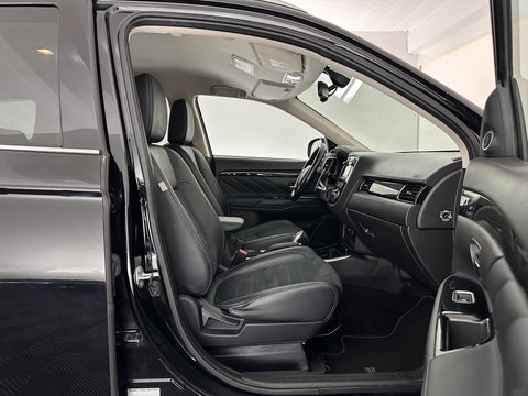 Mitsubishi Outlander 2.0 PHEV Executive Edition Aut. *LEATHER-MICROFIBRE | ROCKFORD-AUDIO | NAVI-FULLMAP | KEYLESS | CAMERA | HEATED-COMFORTSEATS | ECC | SHIFT-PADDLES | PDC | CRUISE | PRIVACY-GLASS | 18''ALU*