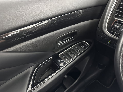 Mitsubishi Outlander 2.0 PHEV Executive Edition Aut. *LEATHER-MICROFIBRE | ROCKFORD-AUDIO | NAVI-FULLMAP | KEYLESS | CAMERA | HEATED-COMFORTSEATS | ECC | SHIFT-PADDLES | PDC | CRUISE | PRIVACY-GLASS | 18''ALU*