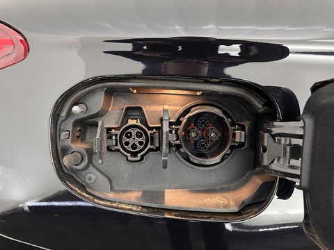 Mitsubishi Outlander 2.0 PHEV Executive Edition Aut. *LEATHER-MICROFIBRE | ROCKFORD-AUDIO | NAVI-FULLMAP | KEYLESS | CAMERA | HEATED-COMFORTSEATS | ECC | SHIFT-PADDLES | PDC | CRUISE | PRIVACY-GLASS | 18''ALU*