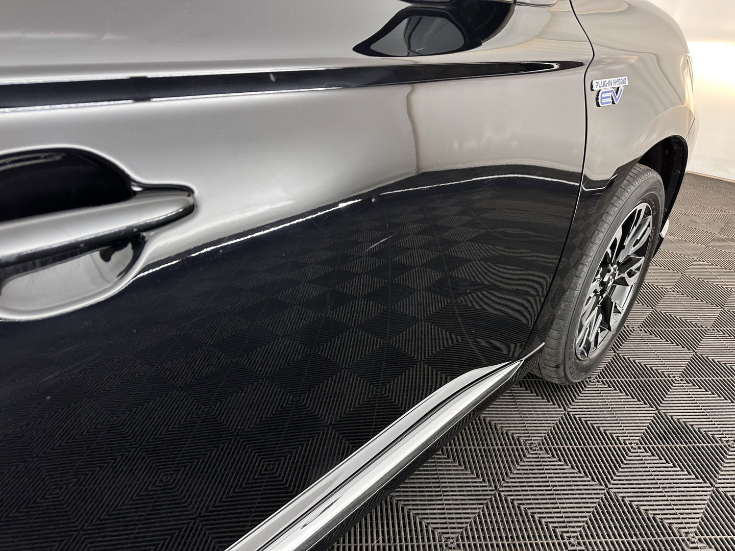 Mitsubishi Outlander 2.0 PHEV Executive Edition Aut. *LEATHER-MICROFIBRE | ROCKFORD-AUDIO | NAVI-FULLMAP | KEYLESS | CAMERA | HEATED-COMFORTSEATS | ECC | SHIFT-PADDLES | PDC | CRUISE | PRIVACY-GLASS | 18''ALU*