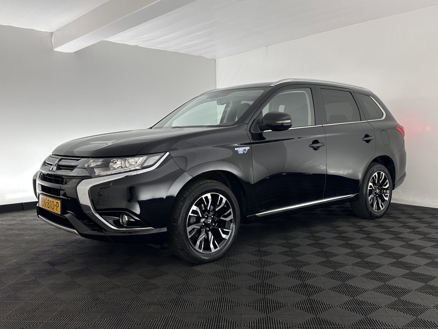 Mitsubishi Outlander 2.0 PHEV Executive Edition Aut. *LEATHER-MICROFIBRE | ROCKFORD-AUDIO | NAVI-FULLMAP | KEYLESS | CAMERA | HEATED-COMFORTSEATS | ECC | SHIFT-PADDLES | PDC | CRUISE | PRIVACY-GLASS | 18''ALU*