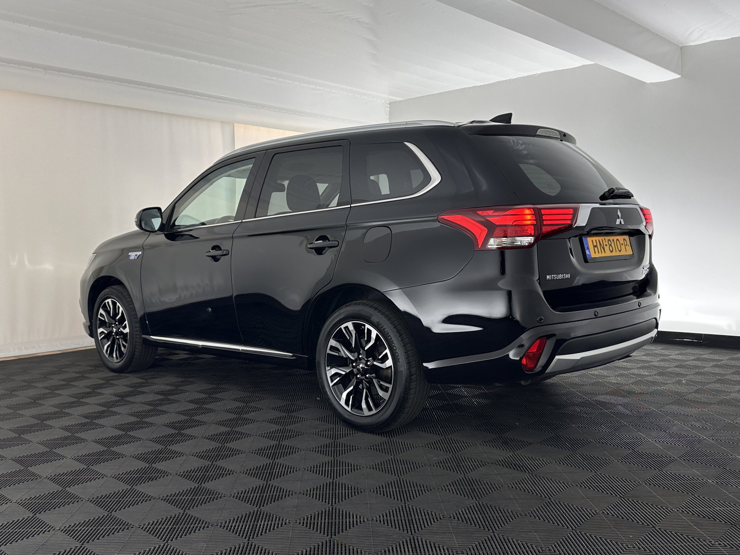 Mitsubishi Outlander 2.0 PHEV Executive Edition Aut. *LEATHER-MICROFIBRE | ROCKFORD-AUDIO | NAVI-FULLMAP | KEYLESS | CAMERA | HEATED-COMFORTSEATS | ECC | SHIFT-PADDLES | PDC | CRUISE | PRIVACY-GLASS | 18''ALU*
