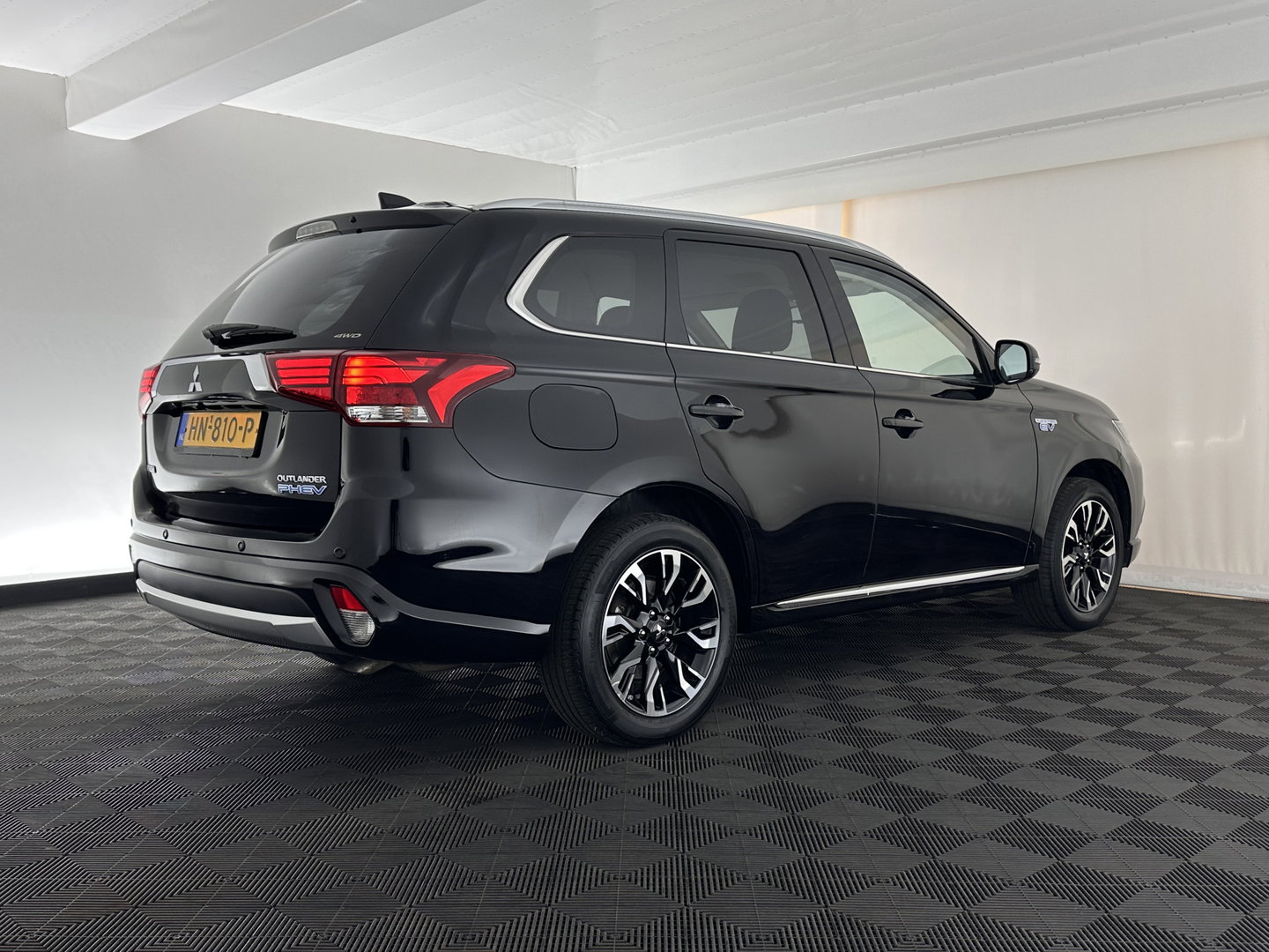 Mitsubishi Outlander 2.0 PHEV Executive Edition Aut. *LEATHER-MICROFIBRE | ROCKFORD-AUDIO | NAVI-FULLMAP | KEYLESS | CAMERA | HEATED-COMFORTSEATS | ECC | SHIFT-PADDLES | PDC | CRUISE | PRIVACY-GLASS | 18''ALU*