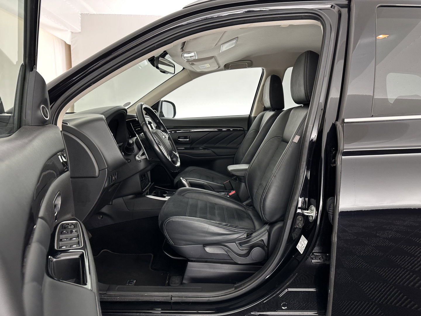 Mitsubishi Outlander 2.0 PHEV Executive Edition Aut. *LEATHER-MICROFIBRE | ROCKFORD-AUDIO | NAVI-FULLMAP | KEYLESS | CAMERA | HEATED-COMFORTSEATS | ECC | SHIFT-PADDLES | PDC | CRUISE | PRIVACY-GLASS | 18''ALU*