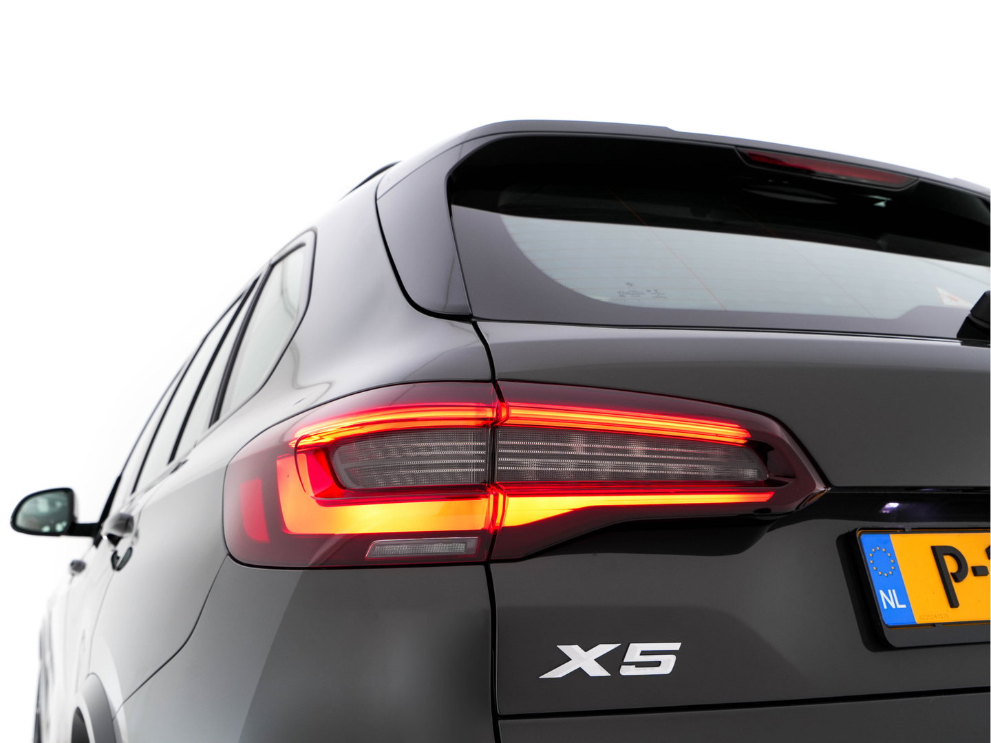 BMW X5 xDrive45e High Executive M-Sportpack (INCL.BTW) Aut. *PANO | HEAD-UP | LASER-LIGHT | LEATHER | ADAPTIVE-CRUISE | TOP-VIEW | BLINDSPOT | MEMORY-PACK | MASSAGE | HIFI-SOUND | HEATED-SPORTSEATS | NAVI-FULLMAP | DIGI-COCKPIT | 22''A