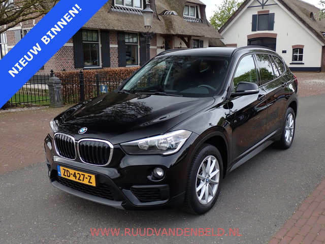 BMW X1 - sDrive18i !! AUTOMAAT !! / SPORTSTOELEN / CRUISE / NAVI / STOELVERWARMING