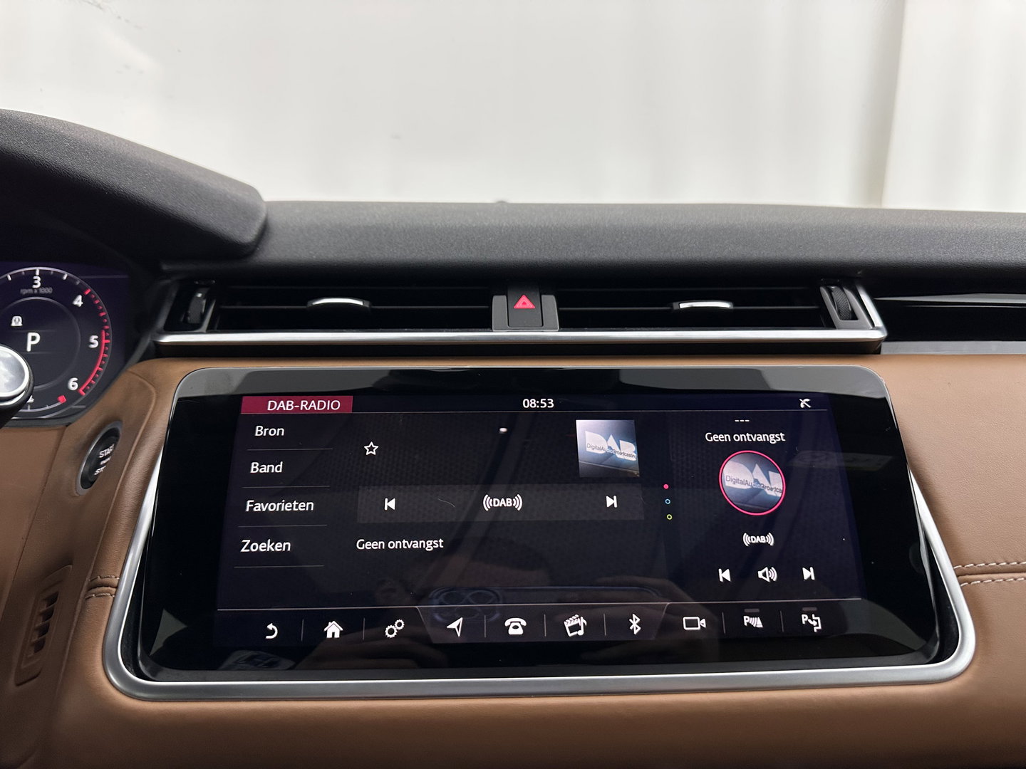Land Rover Range Rover Velar 2.0 I4 AWD R-Dynamic HSE (INCL-BTW) Aut. *PANO | LEATHER | MATRIX-LED | MEMORY-PACK | BLINDSPOT | MERIDIAN-SURROUND | DIGI-COCKPIT | CAMERA | KEYLESS | HEATED-COMFORTSEATS | PRIVACYGLASS | SHIFTPADDLES | 22''ALU*
