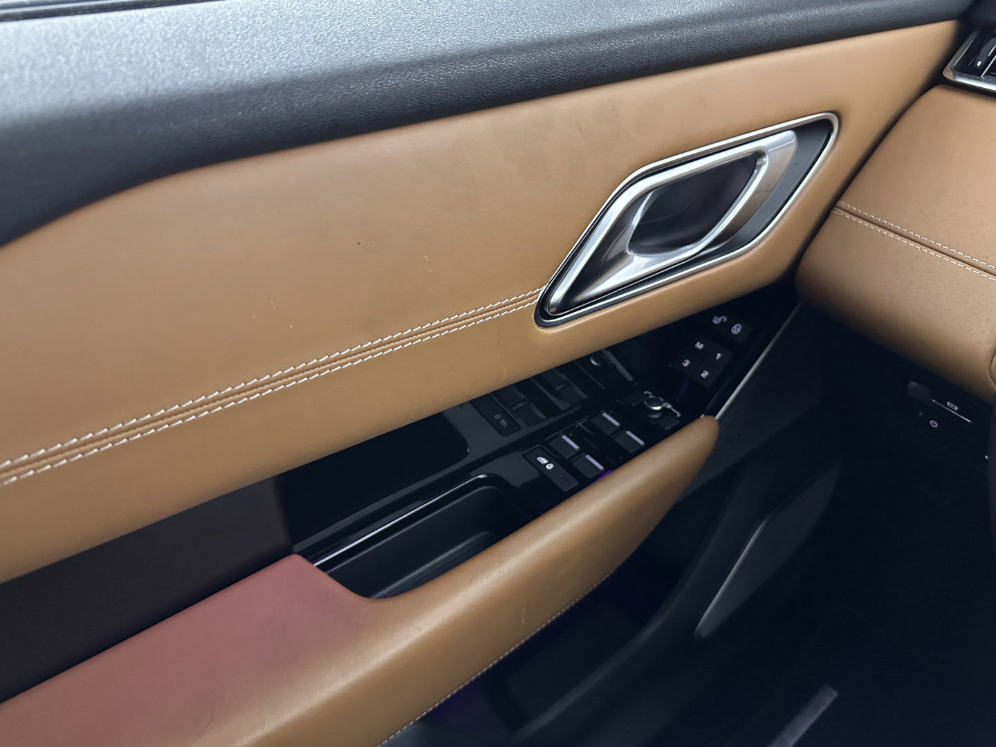 Land Rover Range Rover Velar 2.0 I4 AWD R-Dynamic HSE (INCL-BTW) Aut. *PANO | LEATHER | MATRIX-LED | MEMORY-PACK | BLINDSPOT | MERIDIAN-SURROUND | DIGI-COCKPIT | CAMERA | KEYLESS | HEATED-COMFORTSEATS | PRIVACYGLASS | SHIFTPADDLES | 22''ALU*