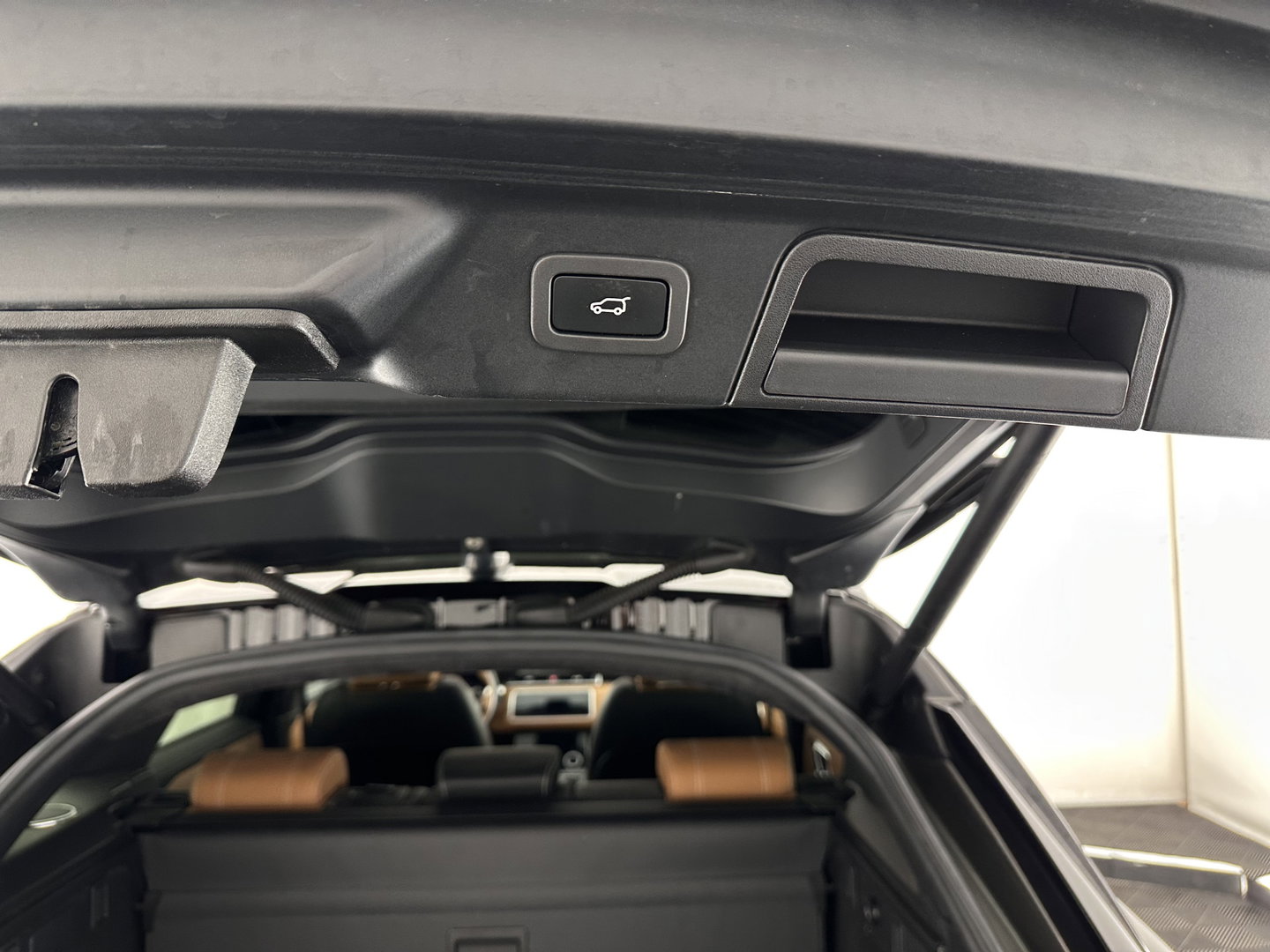 Land Rover Range Rover Velar 2.0 I4 AWD R-Dynamic HSE (INCL-BTW) Aut. *PANO | LEATHER | MATRIX-LED | MEMORY-PACK | BLINDSPOT | MERIDIAN-SURROUND | DIGI-COCKPIT | CAMERA | KEYLESS | HEATED-COMFORTSEATS | PRIVACYGLASS | SHIFTPADDLES | 22''ALU*