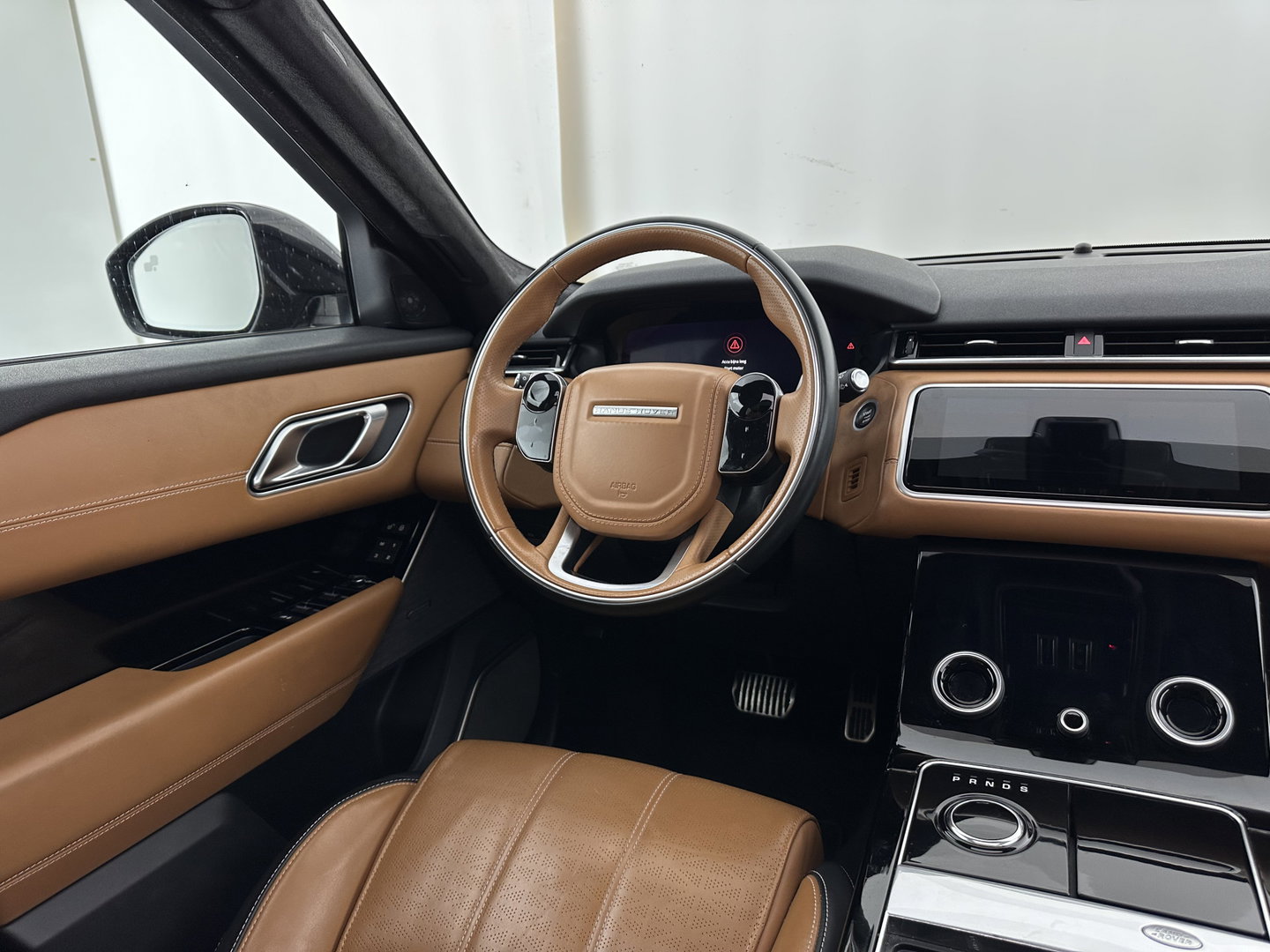 Land Rover Range Rover Velar 2.0 I4 AWD R-Dynamic HSE (INCL-BTW) Aut. *PANO | LEATHER | MATRIX-LED | MEMORY-PACK | BLINDSPOT | MERIDIAN-SURROUND | DIGI-COCKPIT | CAMERA | KEYLESS | HEATED-COMFORTSEATS | PRIVACYGLASS | SHIFTPADDLES | 22''ALU*
