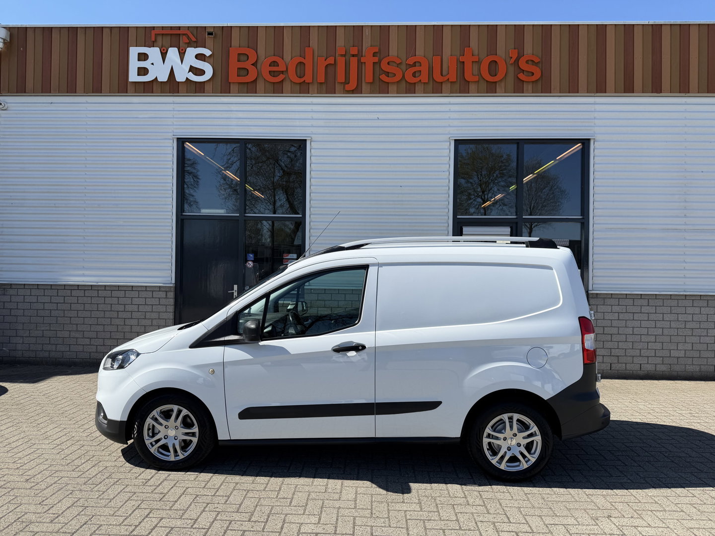 Ford Transit Courier 1.5 TDCI Trend / euro 6 / bpm vrij / vaste prijs rijklaar € 9.950 marge / vrij van btw / pdc voor en achter / airco / cruise / schuifdeur / lichtmetalen velgen