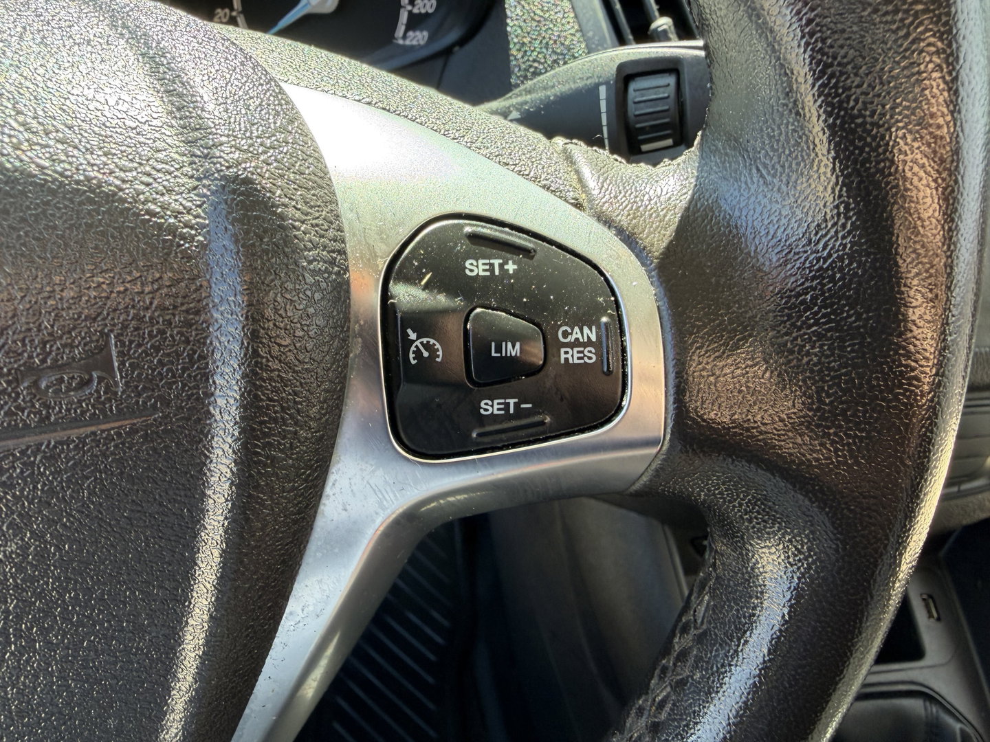 Ford Transit Courier 1.5 TDCI Trend / euro 6 / bpm vrij / vaste prijs rijklaar € 9.950 marge / vrij van btw / pdc voor en achter / airco / cruise / schuifdeur / lichtmetalen velgen