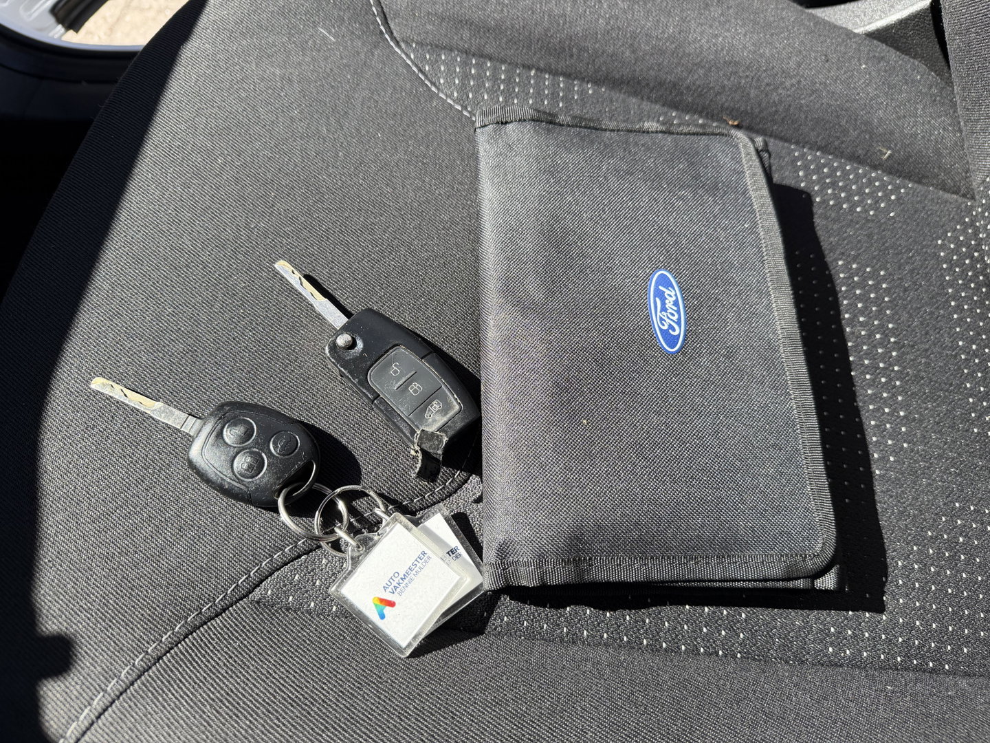 Ford Transit Courier 1.5 TDCI Trend / euro 6 / bpm vrij / vaste prijs rijklaar € 9.950 marge / vrij van btw / pdc voor en achter / airco / cruise / schuifdeur / lichtmetalen velgen