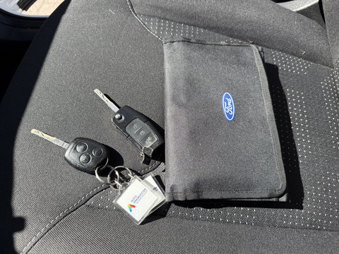 Ford Transit Courier 1.5 TDCI Trend / euro 6 / bpm vrij / vaste prijs rijklaar € 9.950 marge / vrij van btw / pdc voor en achter / airco / cruise / schuifdeur / lichtmetalen velgen