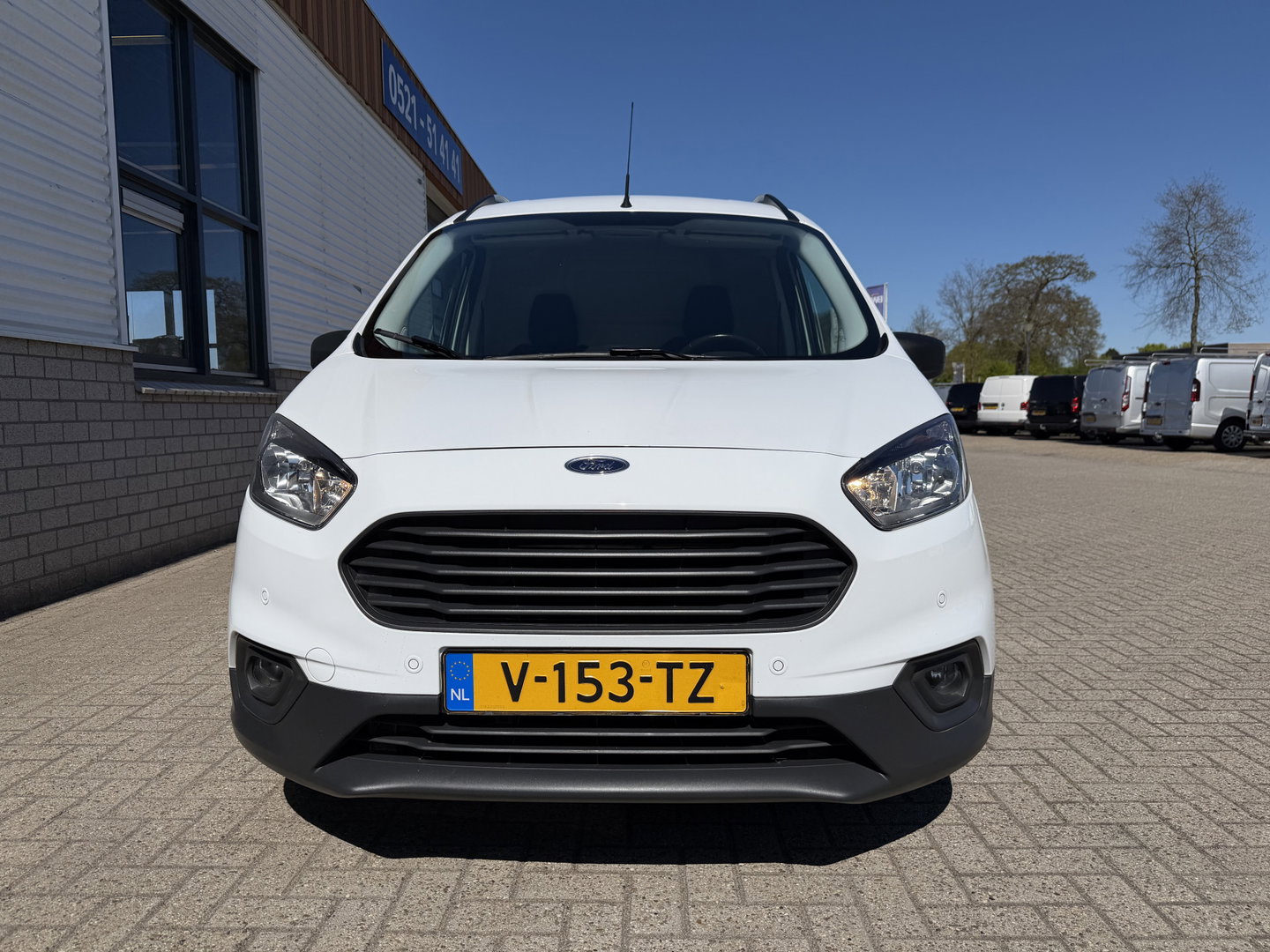 Ford Transit Courier 1.5 TDCI Trend / euro 6 / bpm vrij / vaste prijs rijklaar € 9.950 marge / vrij van btw / pdc voor en achter / airco / cruise / schuifdeur / lichtmetalen velgen