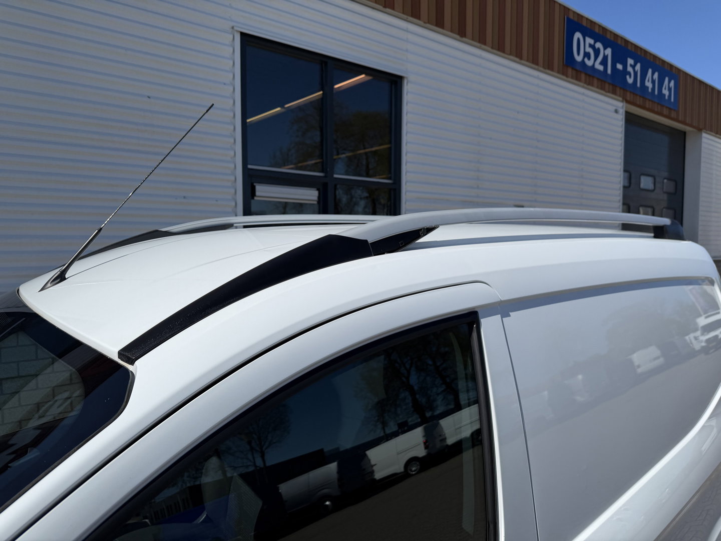 Ford Transit Courier 1.5 TDCI Trend / euro 6 / bpm vrij / vaste prijs rijklaar € 9.950 marge / vrij van btw / pdc voor en achter / airco / cruise / schuifdeur / lichtmetalen velgen