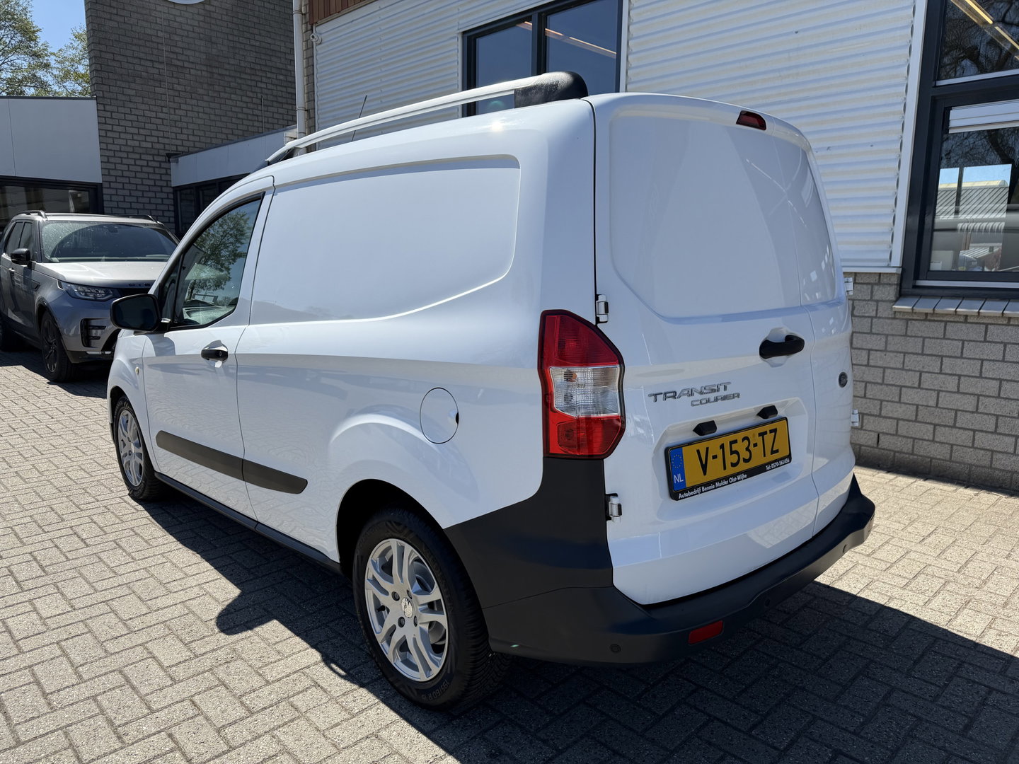Ford Transit Courier 1.5 TDCI Trend / euro 6 / bpm vrij / vaste prijs rijklaar € 9.950 marge / vrij van btw / pdc voor en achter / airco / cruise / schuifdeur / lichtmetalen velgen