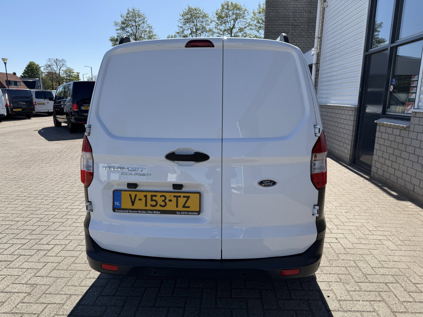 Ford Transit Courier 1.5 TDCI Trend / euro 6 / bpm vrij / vaste prijs rijklaar € 9.950 marge / vrij van btw / pdc voor en achter / airco / cruise / schuifdeur / lichtmetalen velgen