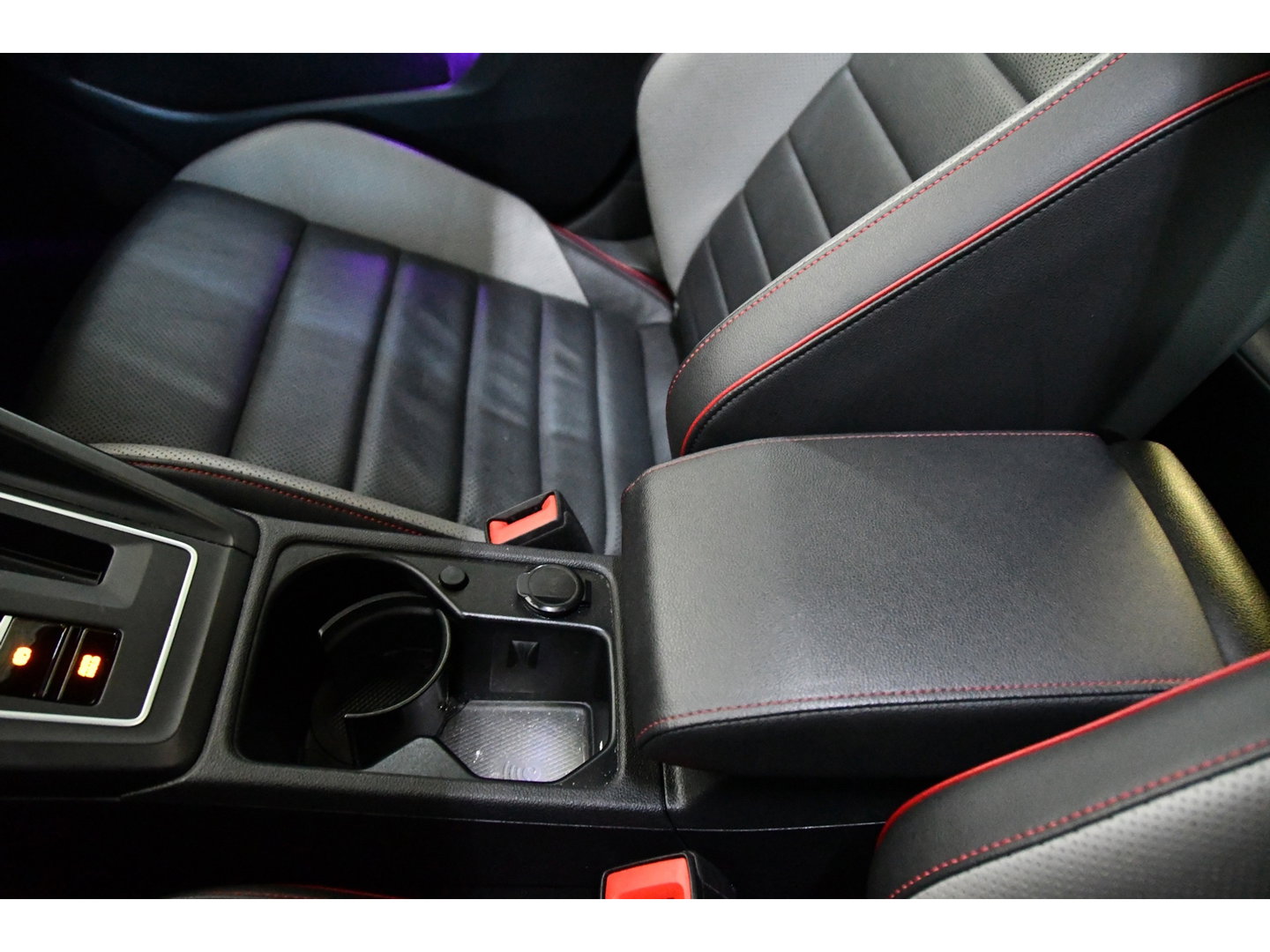 Volkswagen Golf 2.0 TSI GTI Clubsport, Pano, Sfeer