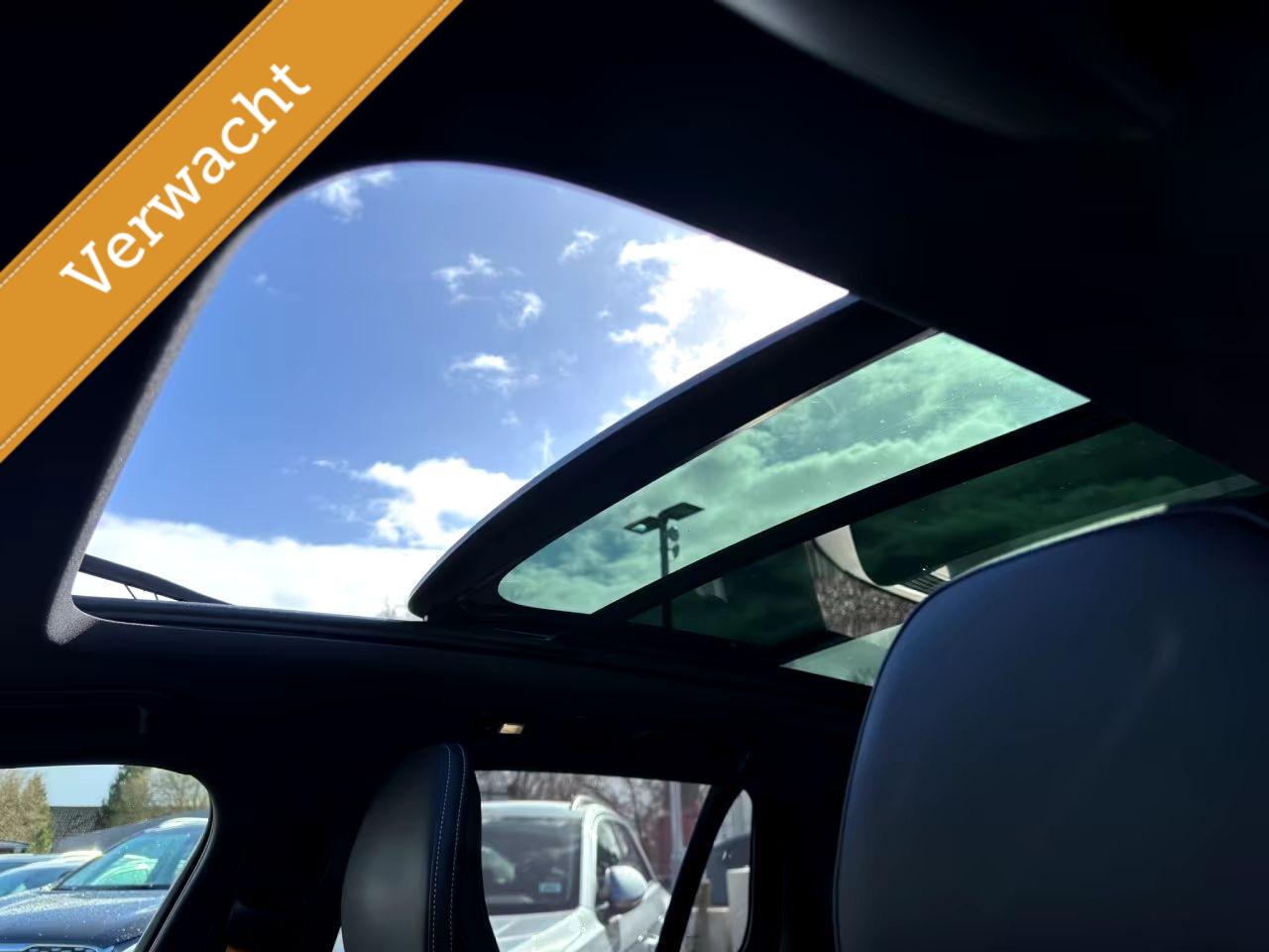 Volvo V60 2.0 T8 Plug-in hybrid AWD Polestar Engineered B&W