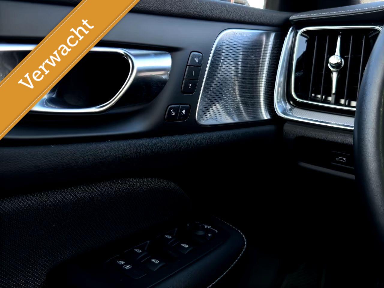 Volvo V60 2.0 T8 Plug-in hybrid AWD Polestar Engineered B&W