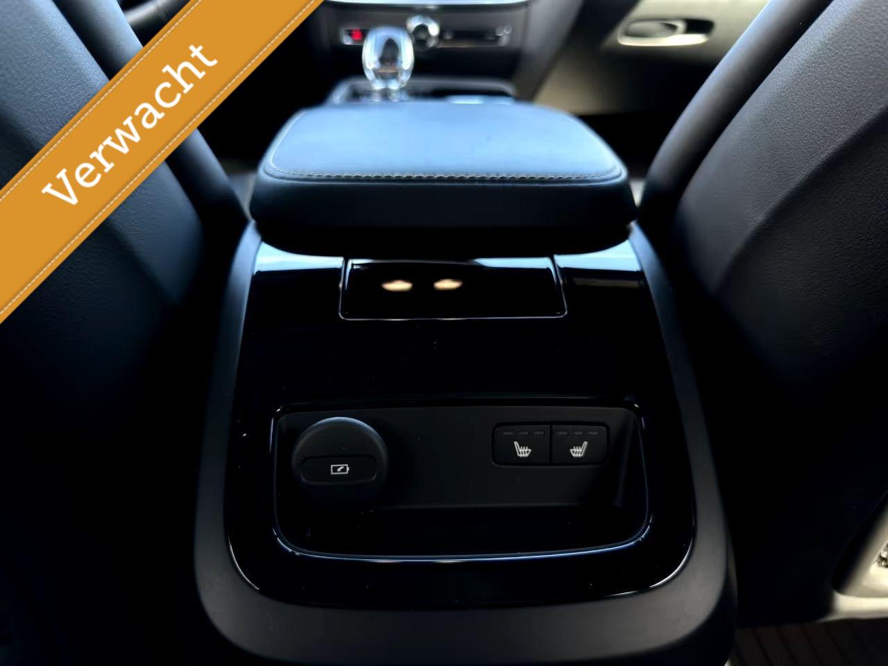 Volvo V60 2.0 T8 Plug-in hybrid AWD Polestar Engineered B&W