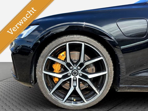 Volvo V60 2.0 T8 Plug-in hybrid AWD Polestar Engineered B&W