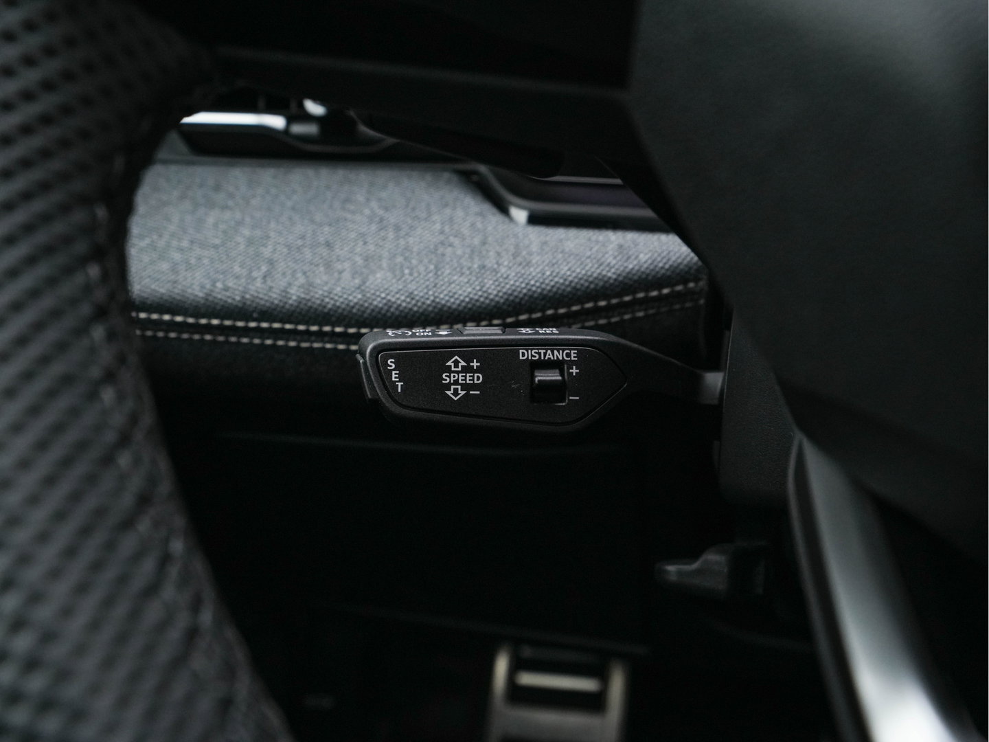 Audi A6 Avant e-tron S edition 83 kWh [ 3-Fase ] (INCL.BTW) *MATRIX-LED | LEATHER-FABRIC | ADAPTIVE-CRUISE | TOP-VIEW | BLINDSPOT | KEYLESS | MEMORY-PACK | WIDESCREEN-COCKPIT | PRIVACY-GLASS | SHIT-PADDLES | HEATED-SPORTSEATS | 21''ALU | TO