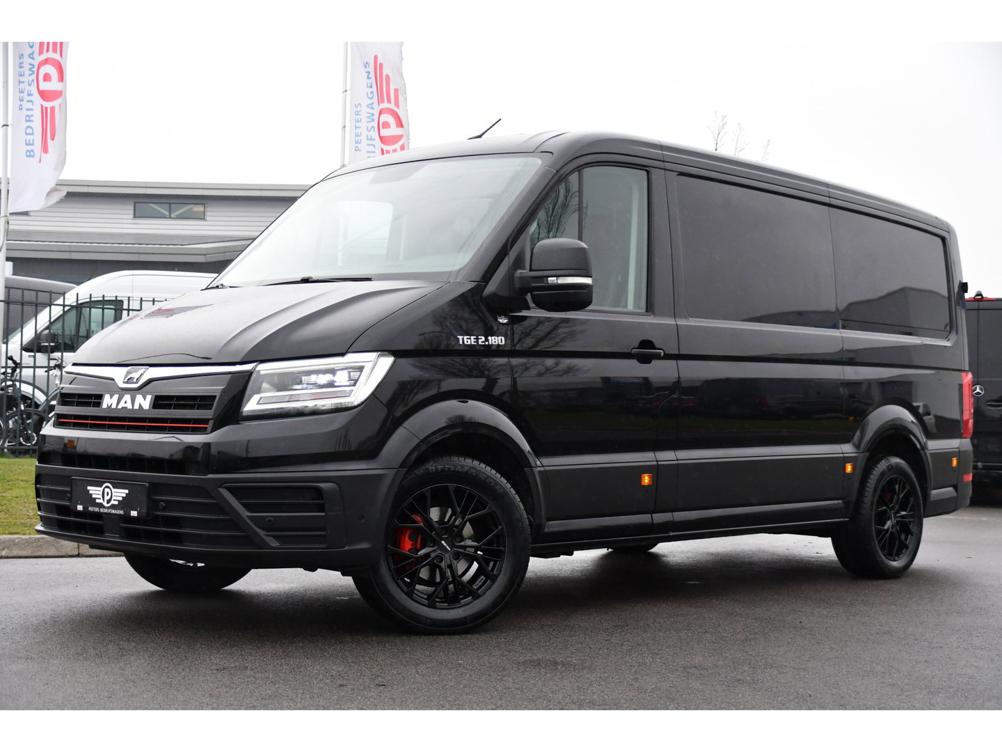 MAN TGE 30 2.0 L3H2 Black Edition Camera, Cruise, Carplay, LED, Automaat, 177pk, Trekhaak, Geveerde stoel, Sensoren, Uniek!