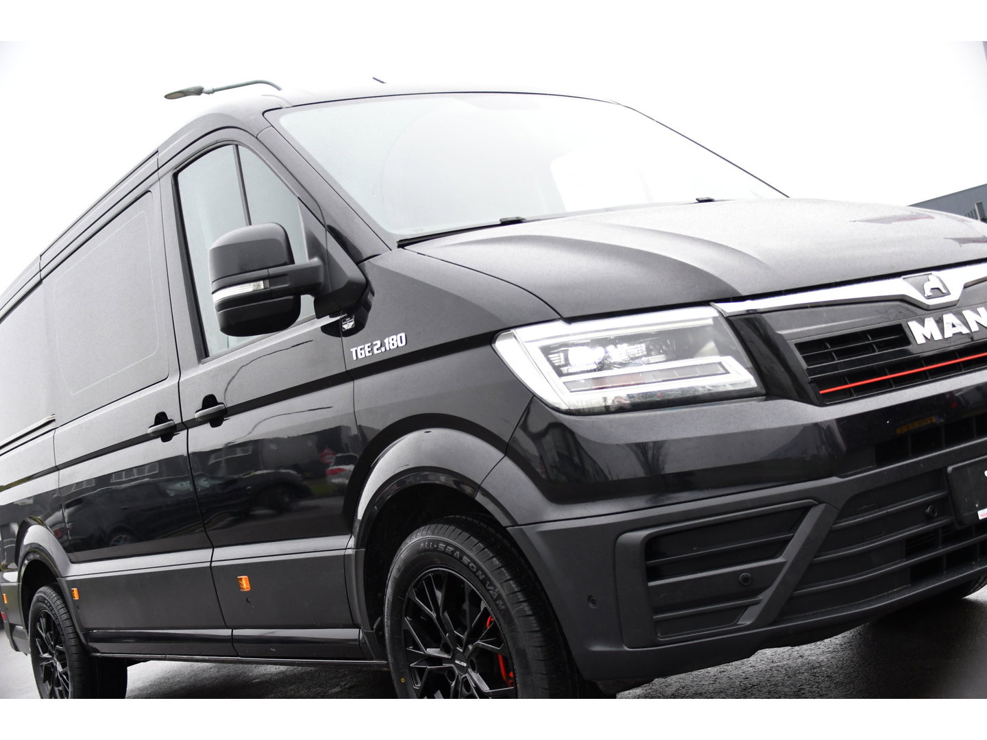 MAN TGE 30 2.0 L3H2 Black Edition Camera, Cruise, Carplay, LED, Automaat, 177pk, Trekhaak, Geveerde stoel, Sensoren, Uniek!